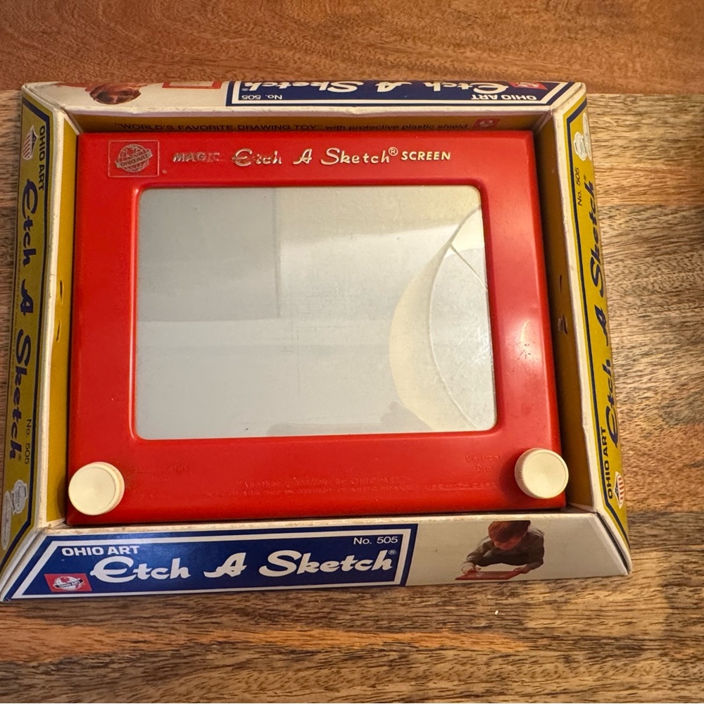 Etch A Sketch - Classic Red Drawing Toy